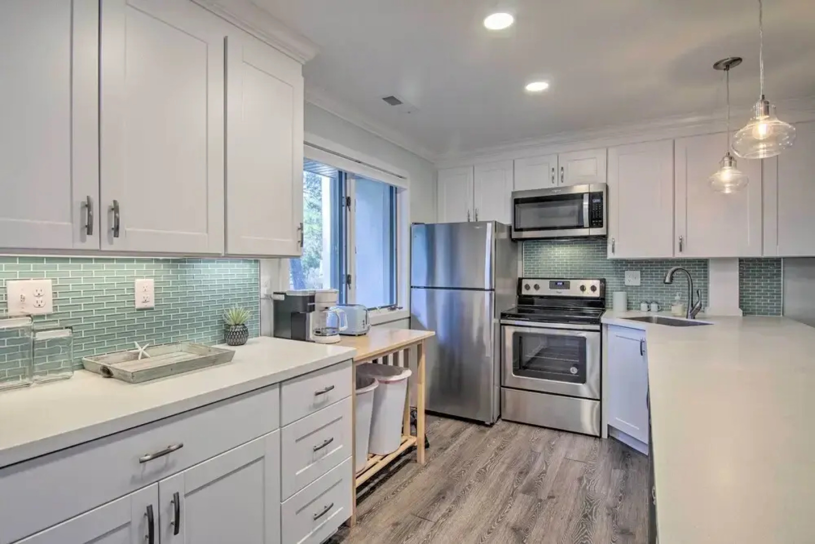 Townhome w/ Outdoor Shower < 1 Mile to Downtown