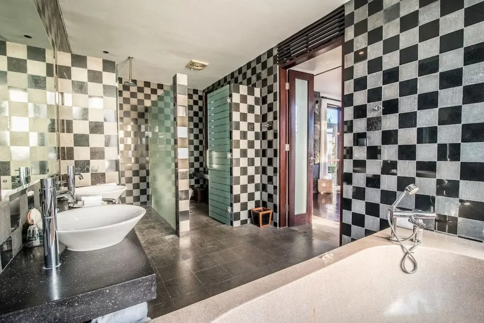 Absolute Cliff Front Pandawa Beach Villa