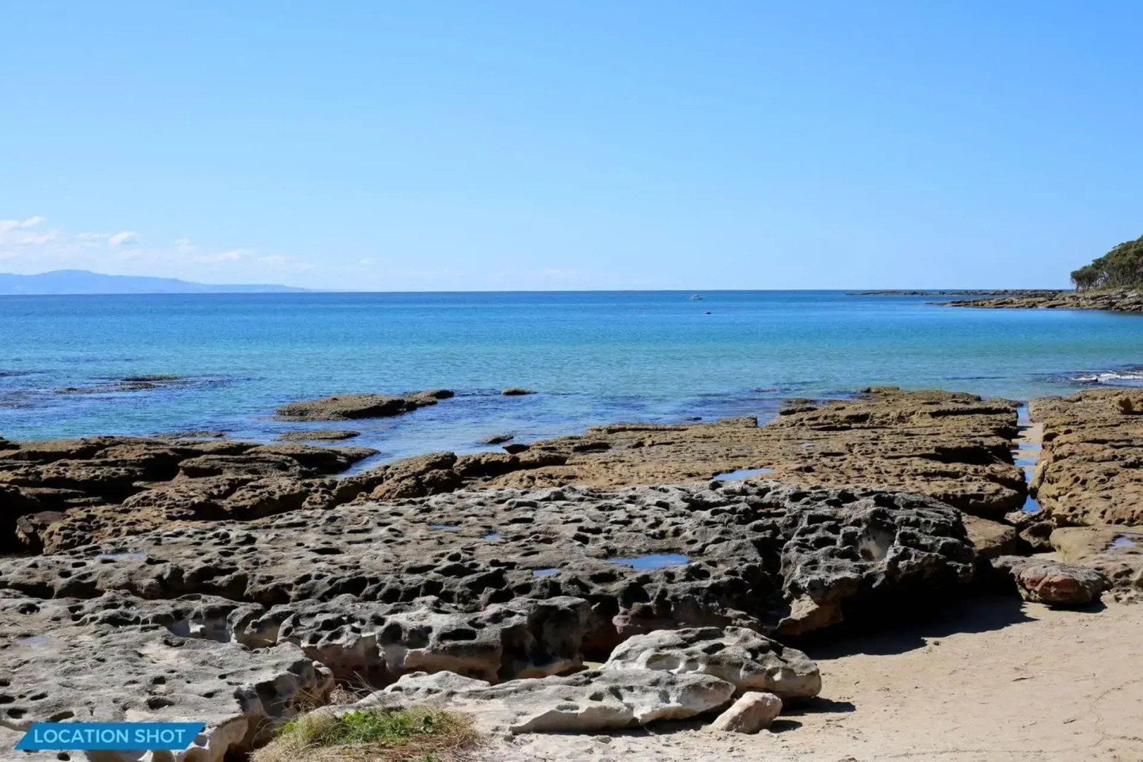 Sandy Feet Retreat - Pet Friendly - 1 Min Walk to Beach