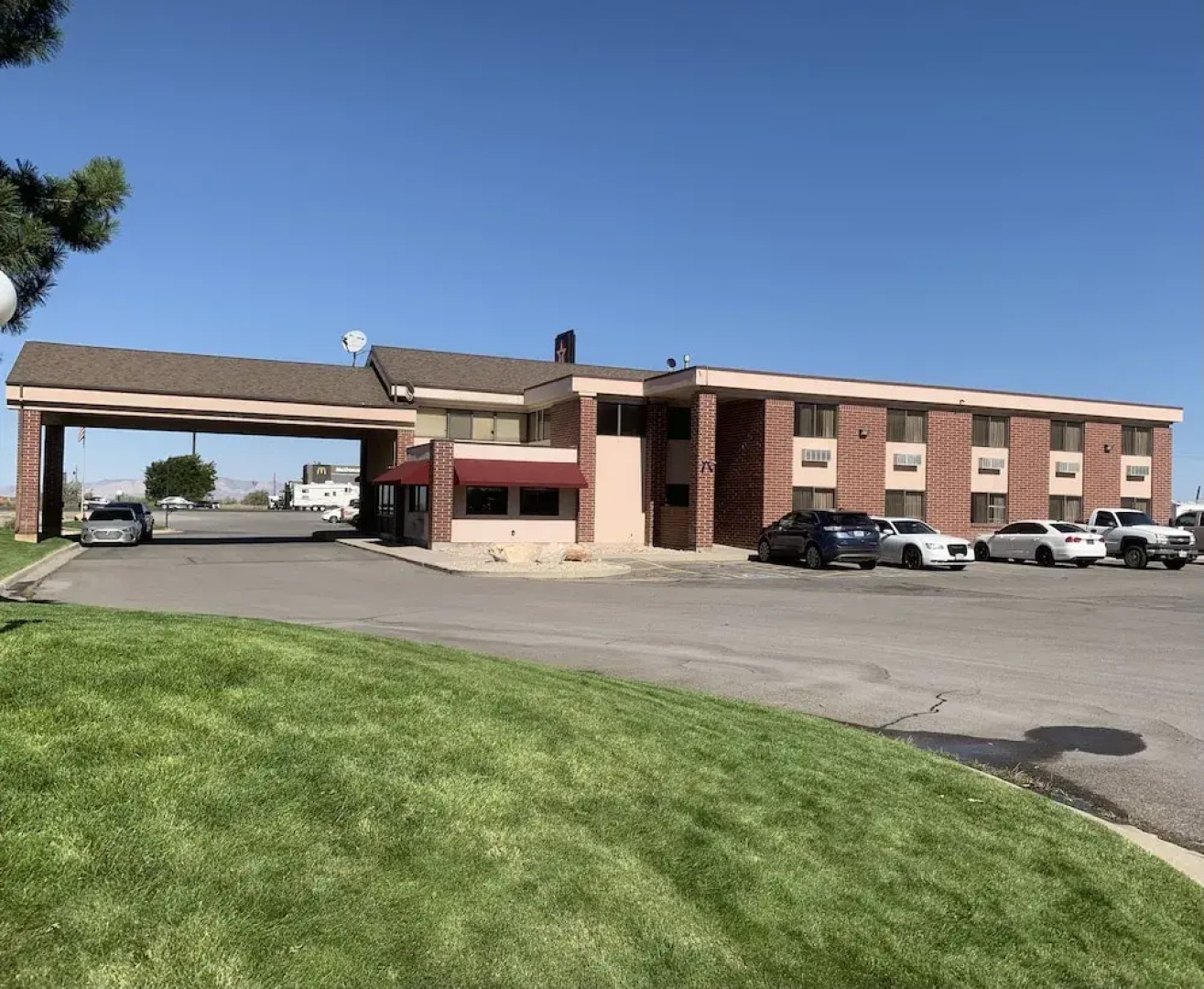 Days Inn by Wyndham Lake Point