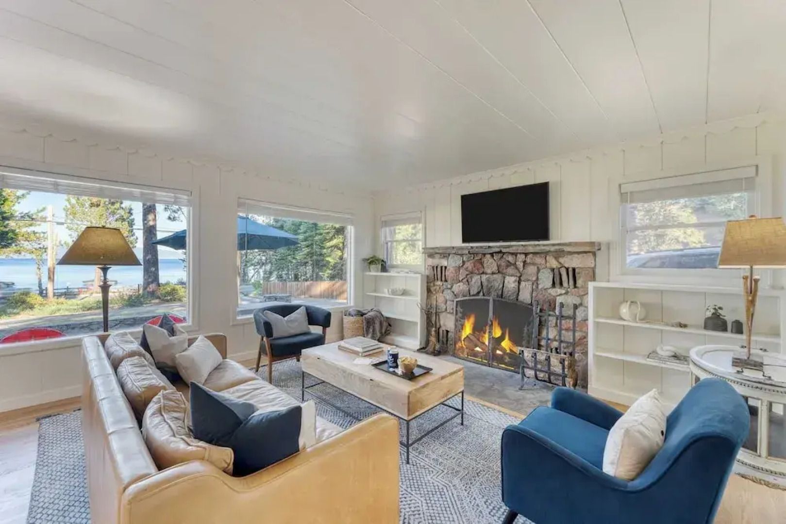 West Shore Lake House by Avantstay Ski Cabin w/ Backyard Sledding Hill!