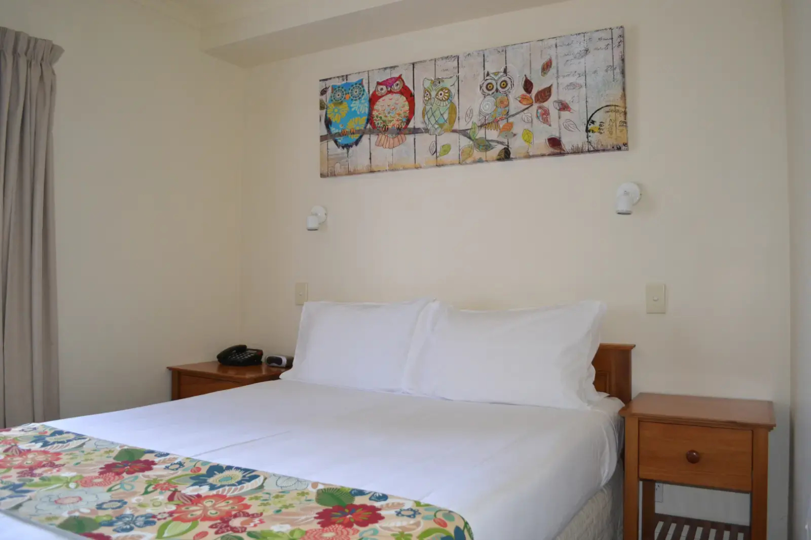 Colonial Lodge Motel