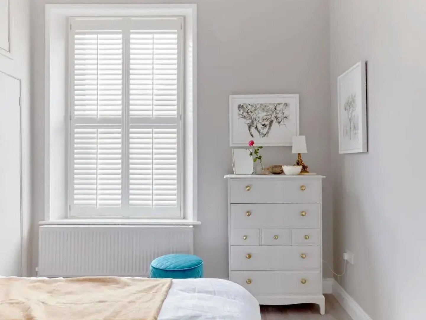 Spacious beach front apartment with stunning sea views