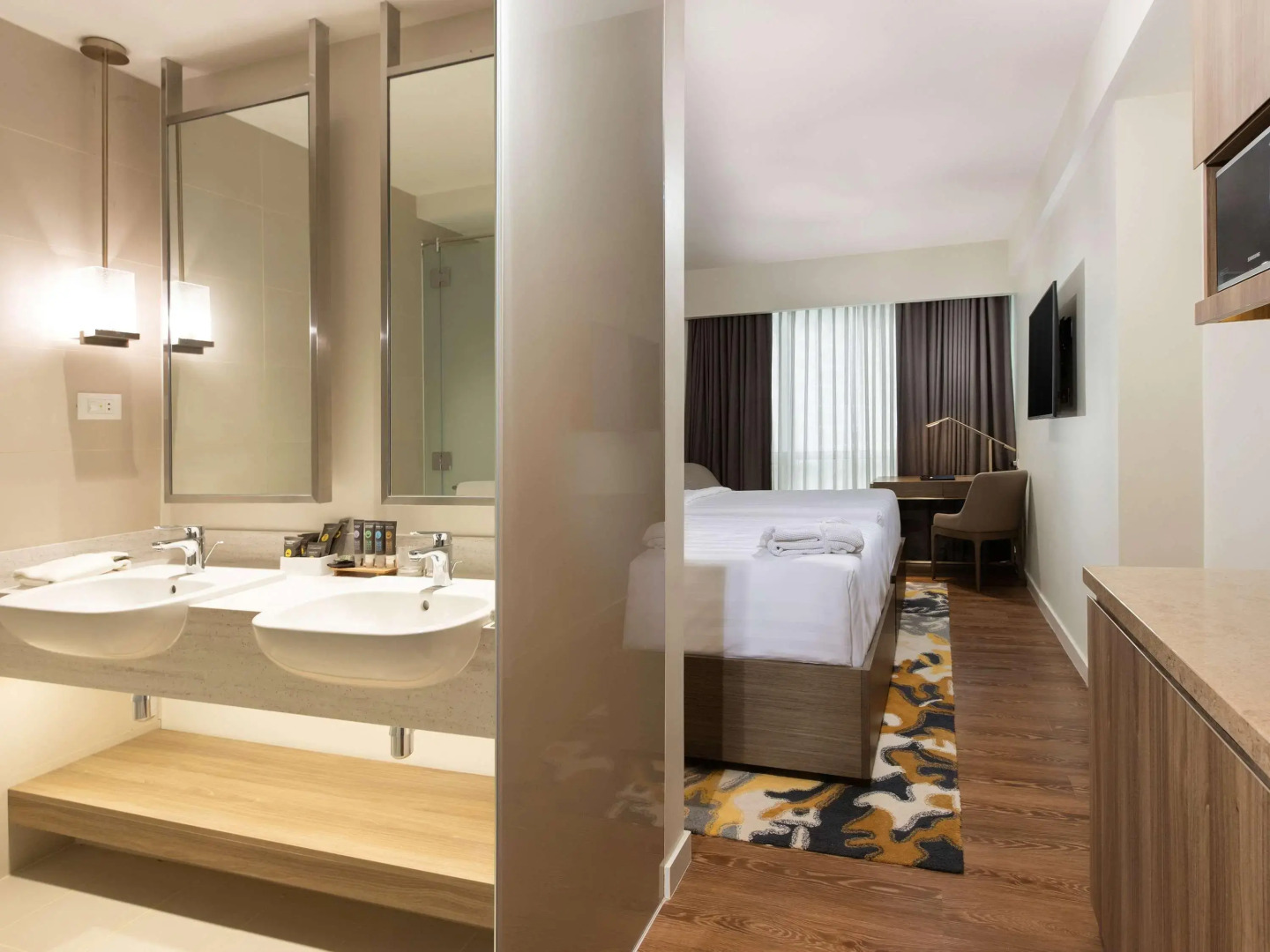 Novotel Suites Manila at Acqua