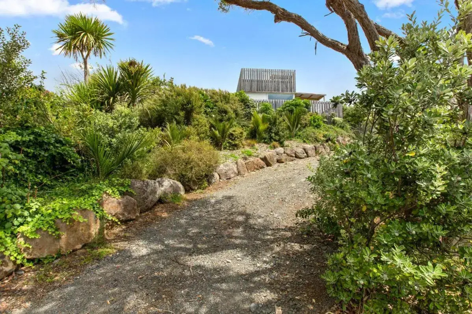 Surf Fortress - Raglan