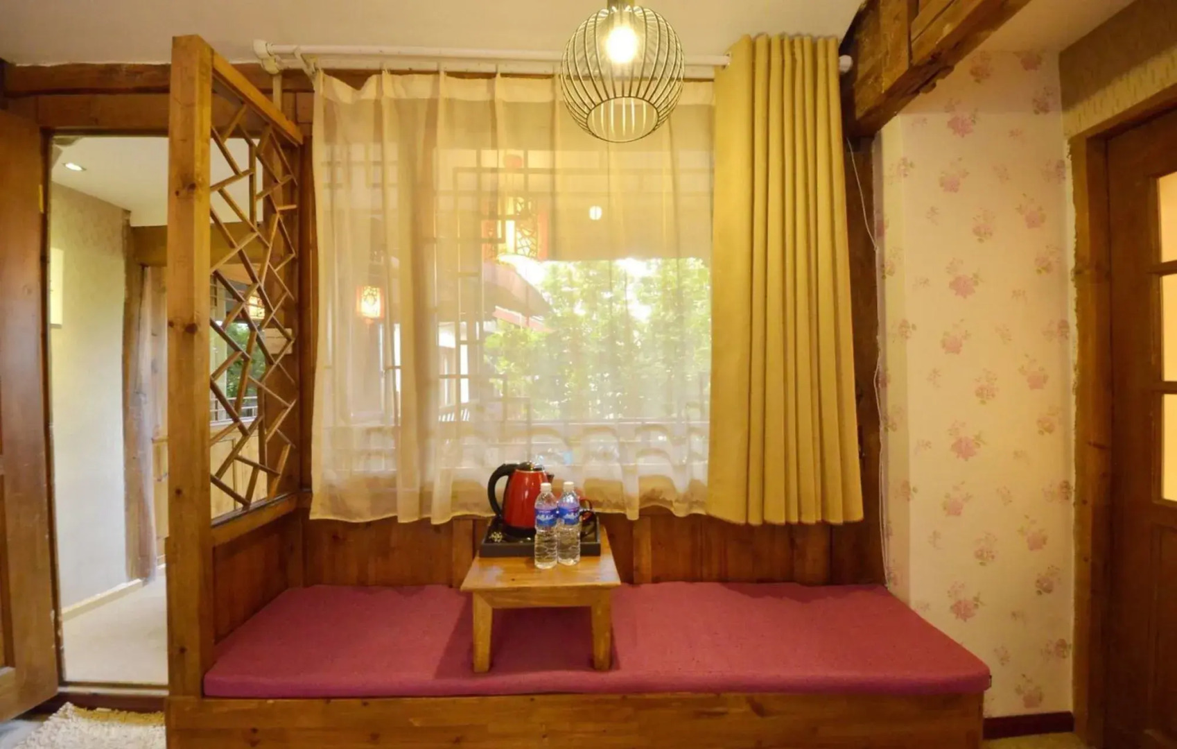 Lijiang Hua Qian Yue Xia Inn