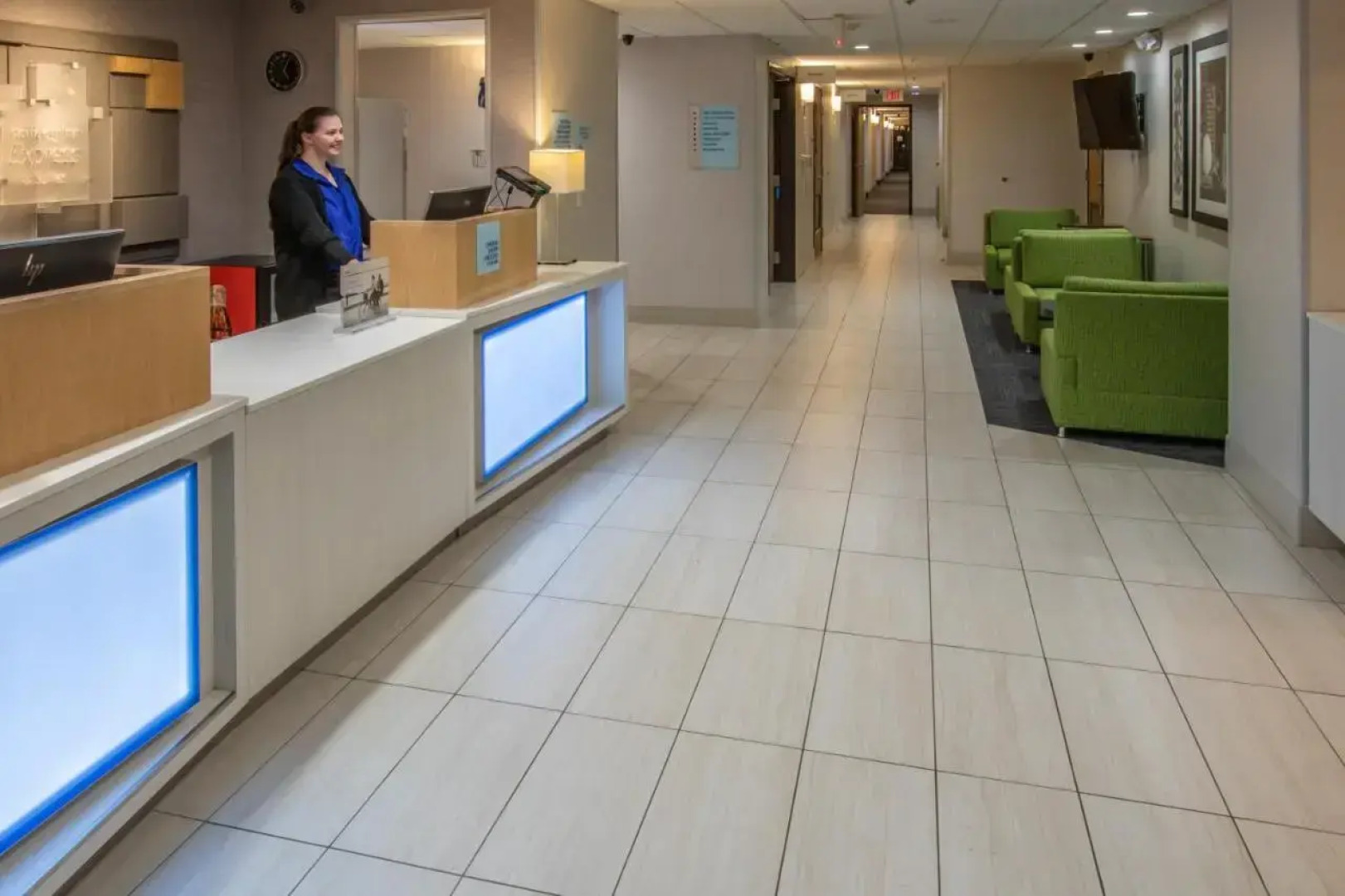 Holiday Inn Express Galleria Area