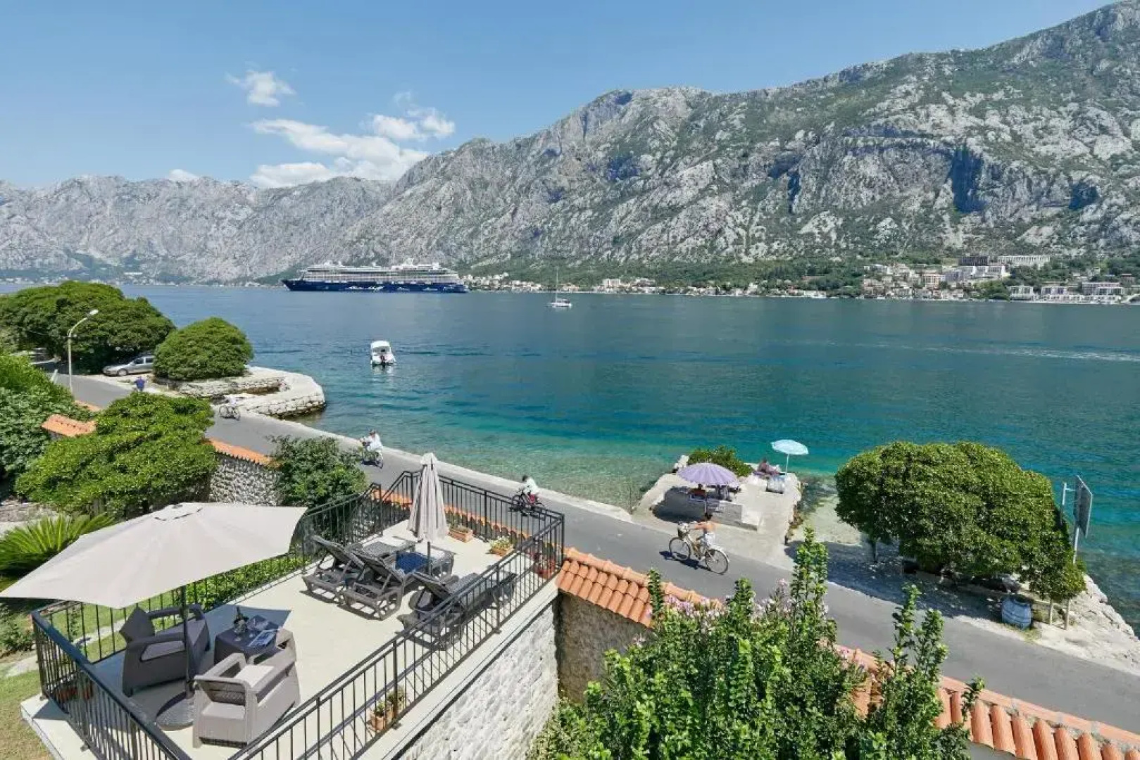 Mediterranean Holiday House & Apartments