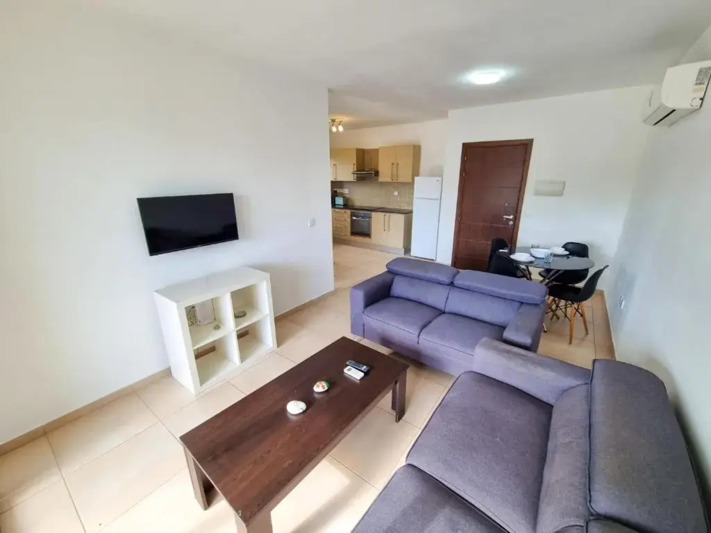 Green Leaf Apartment