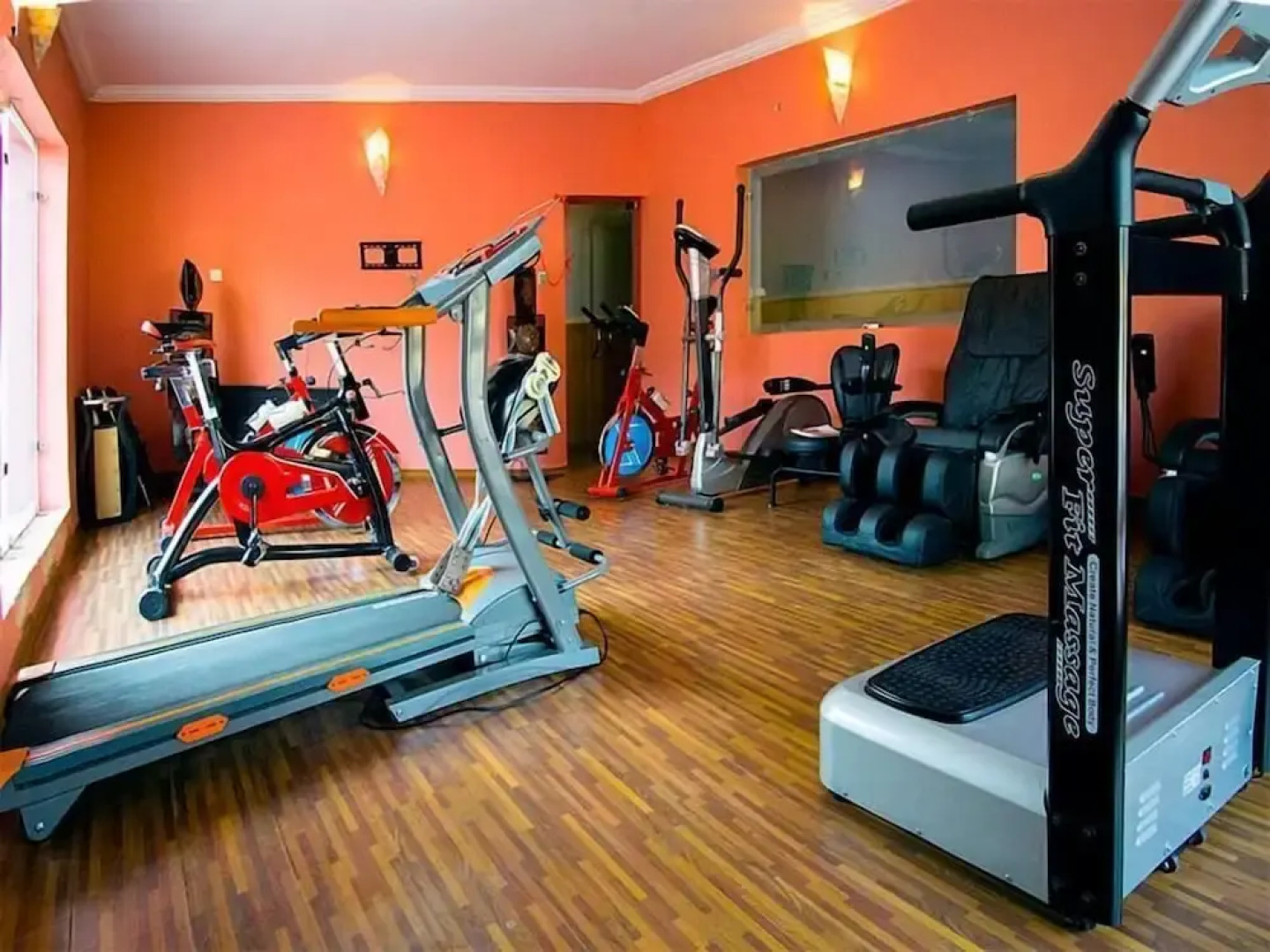 Bleu Ivy Hotel And Suites