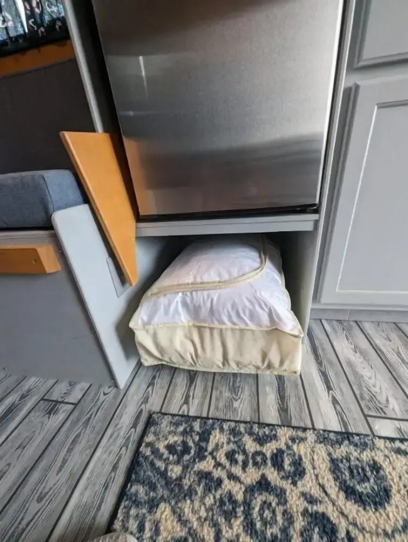 House Boat on Fife Lake