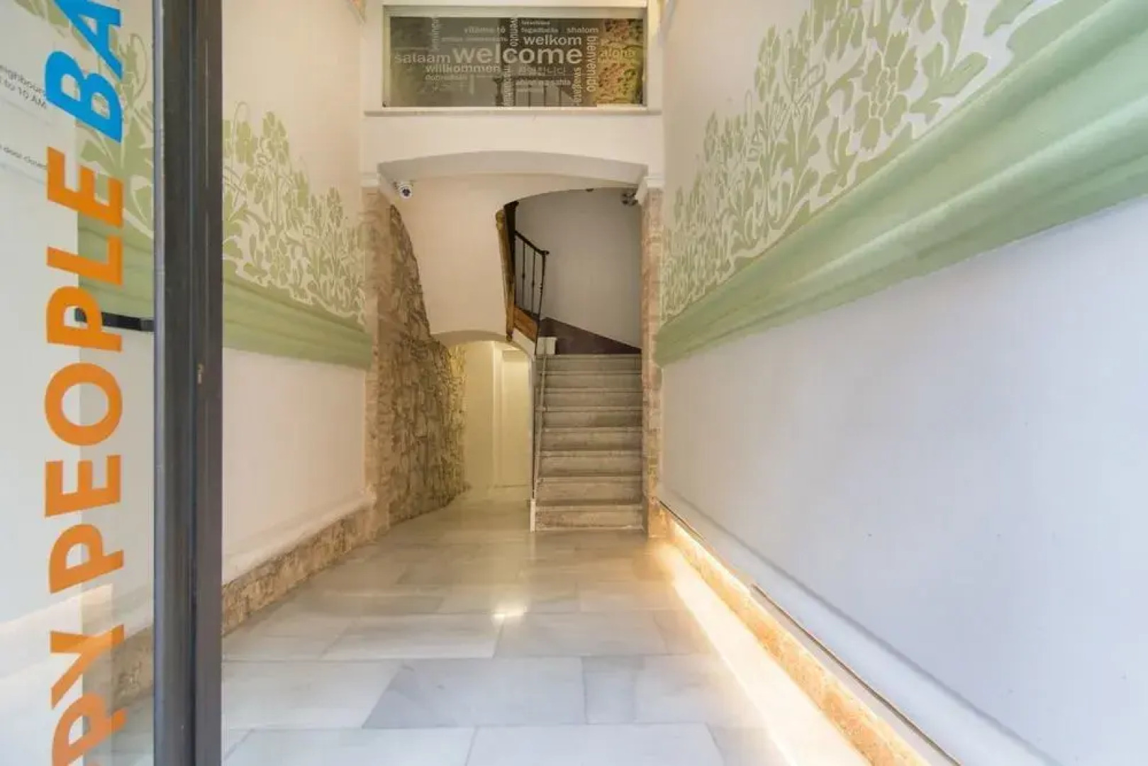 Happy People Sagrada Familia