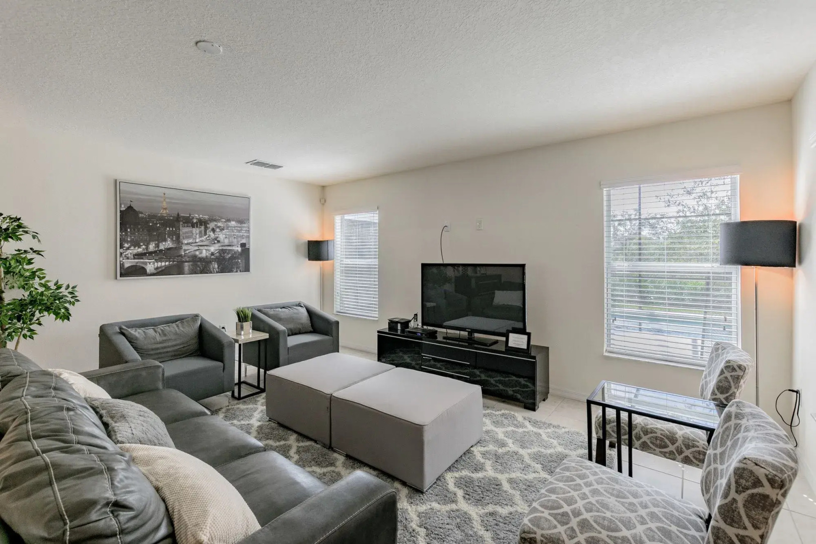 4 bed House/w pool & Garage