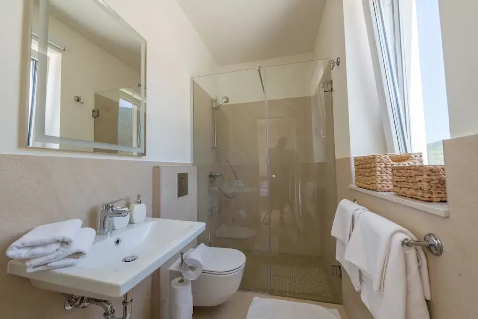 Villa With 4 Bedrooms in Pitve, With Wonderful sea View, Private Pool,