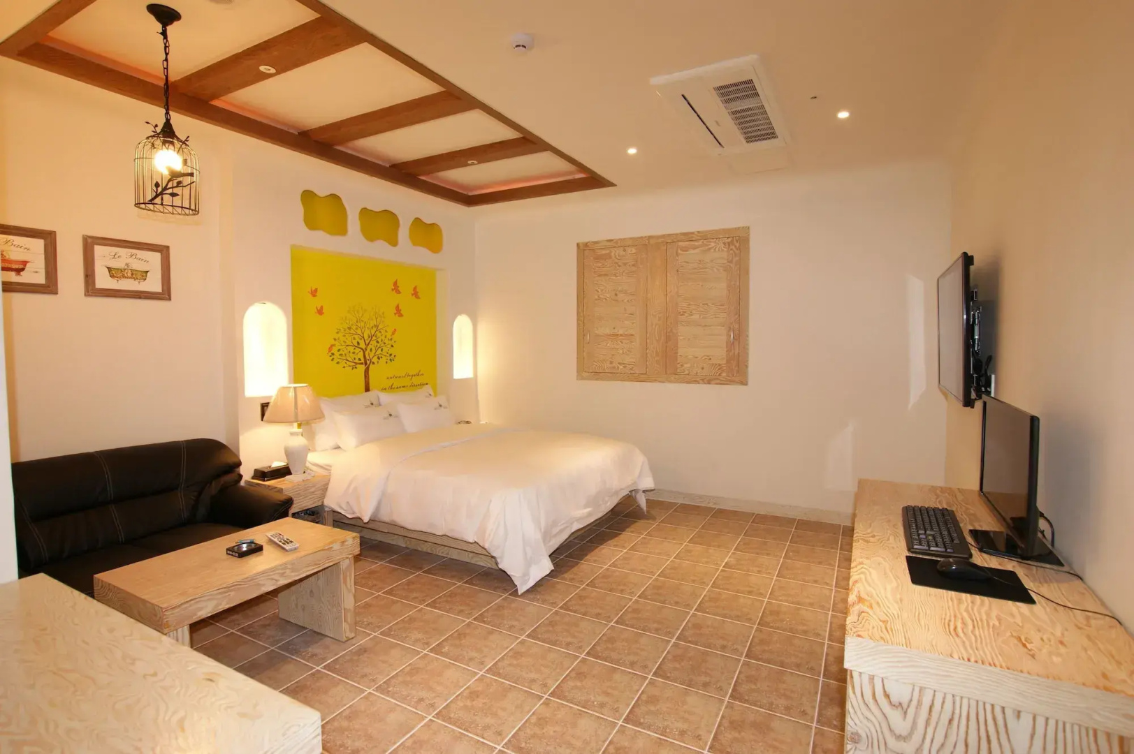 River Hotel