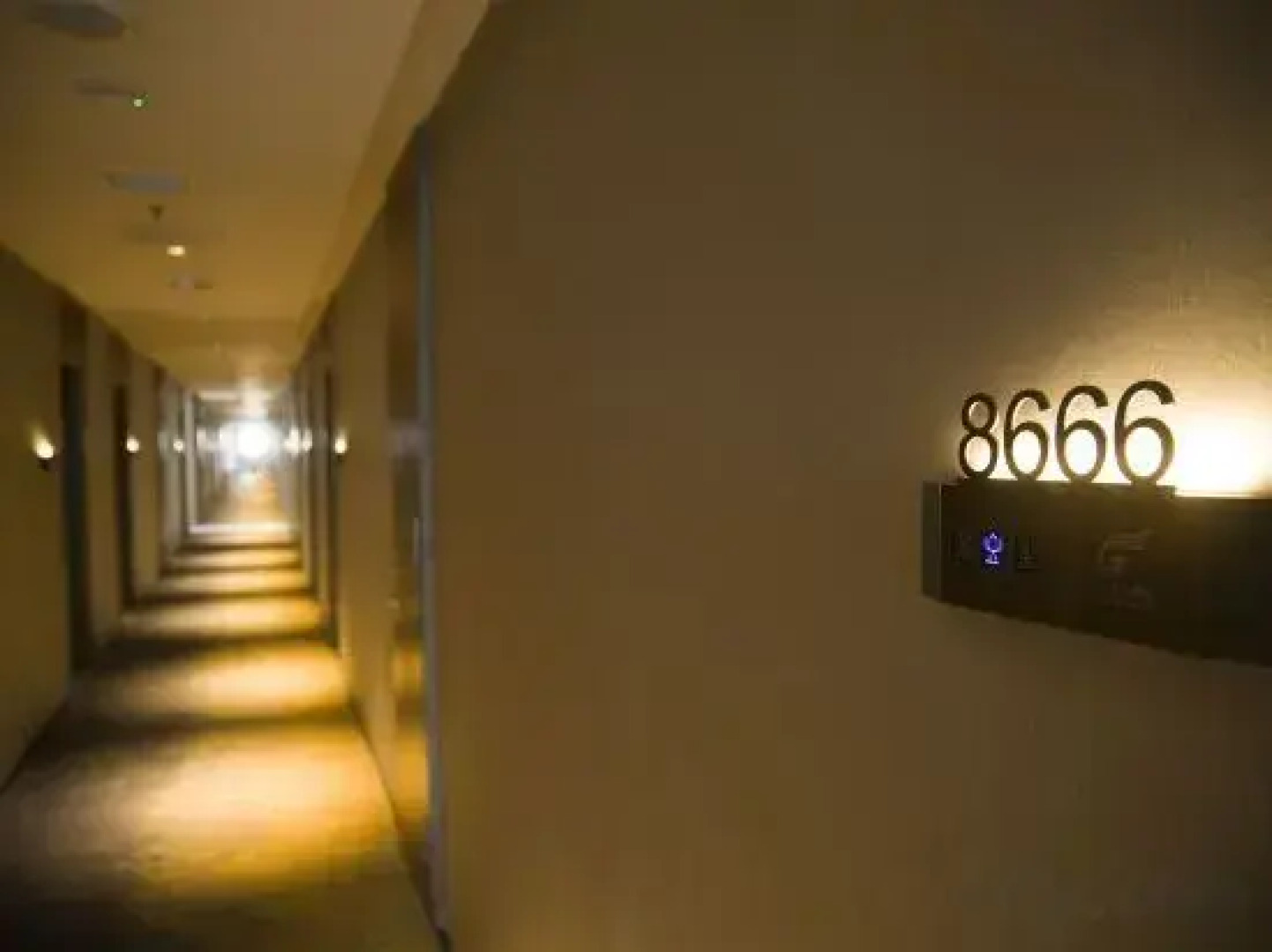 Longchang Jingu Hotel