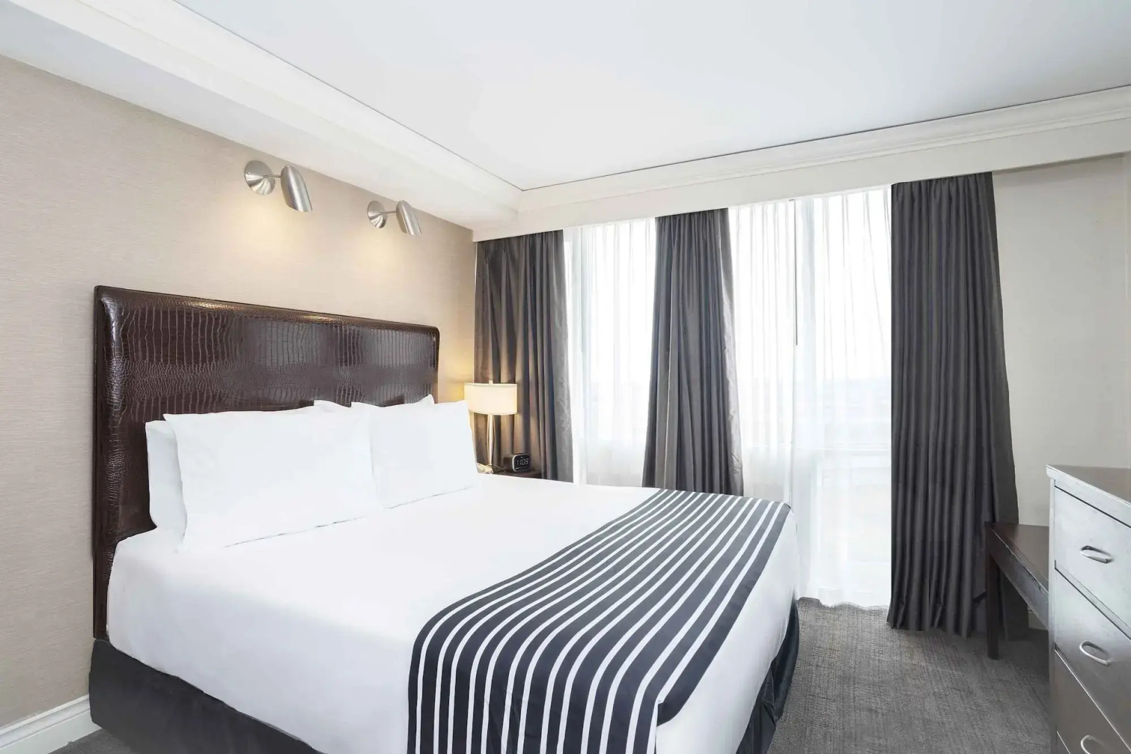 Sandman Signature Toronto Airport Hotel