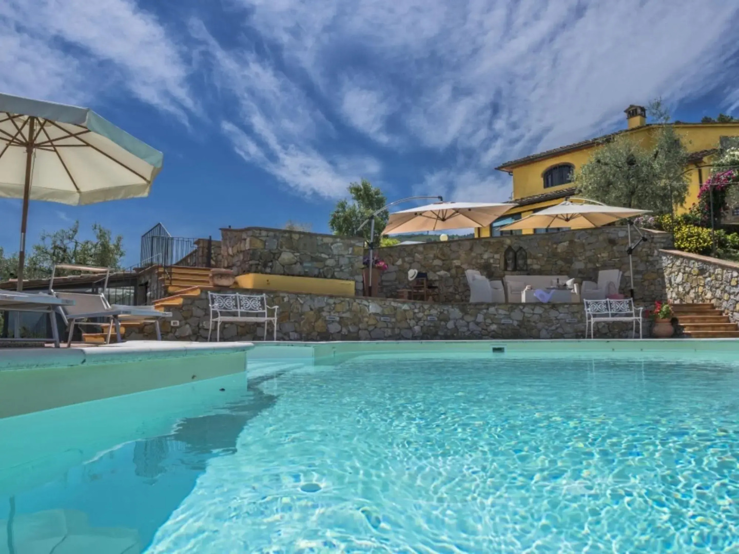 Magnificent Villa in the Countryside Near Pistoia Pool Airco Bbq-villa Lucente