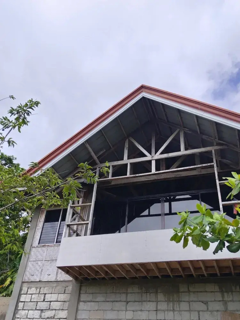Siquijor Overlooking House 100 Meters Before Cambugahay Falls