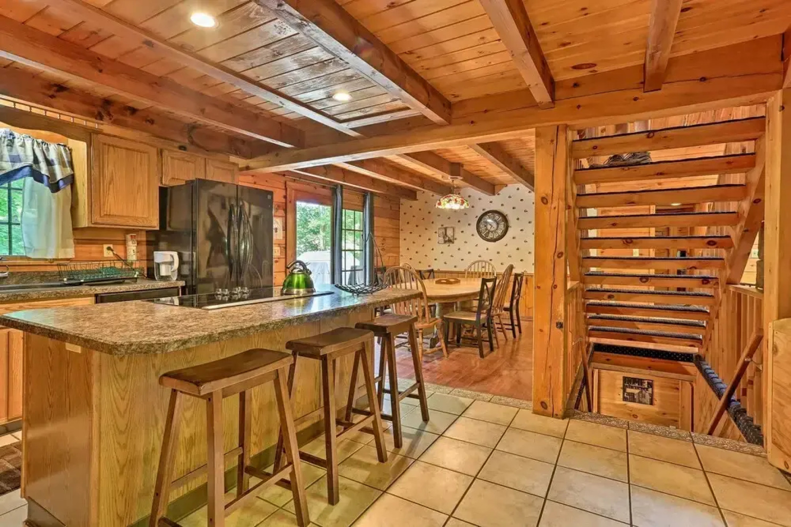 Spacious Cabin, 1 Block to Locust Lake Beach!