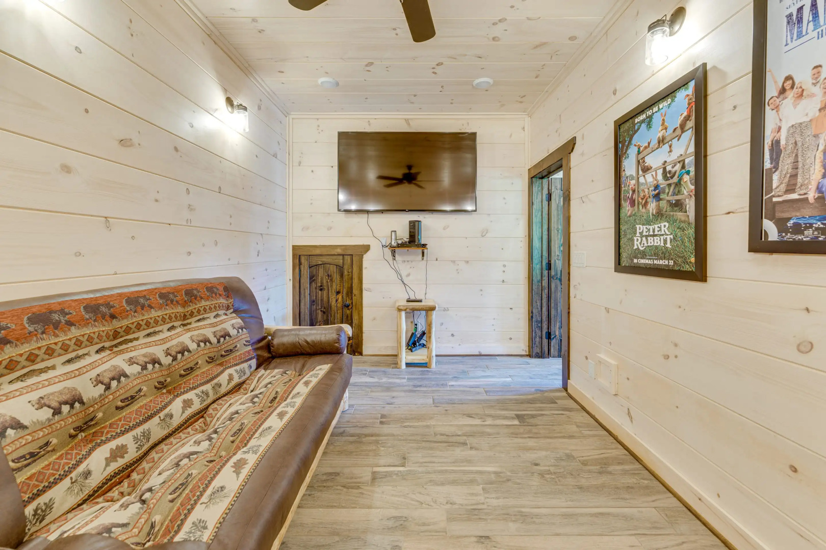 T-Bears Cabin: Hot Tub, Game Room, Theater Room