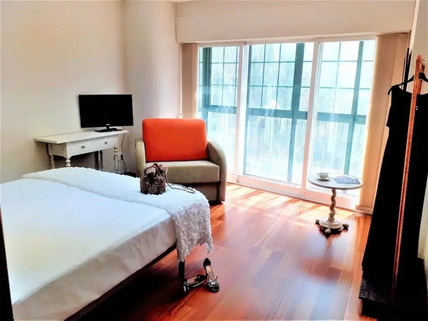 LARGE Apartment with large and sunny Terrace - Garden & Outdoor Gym, ALICANTE CENTER