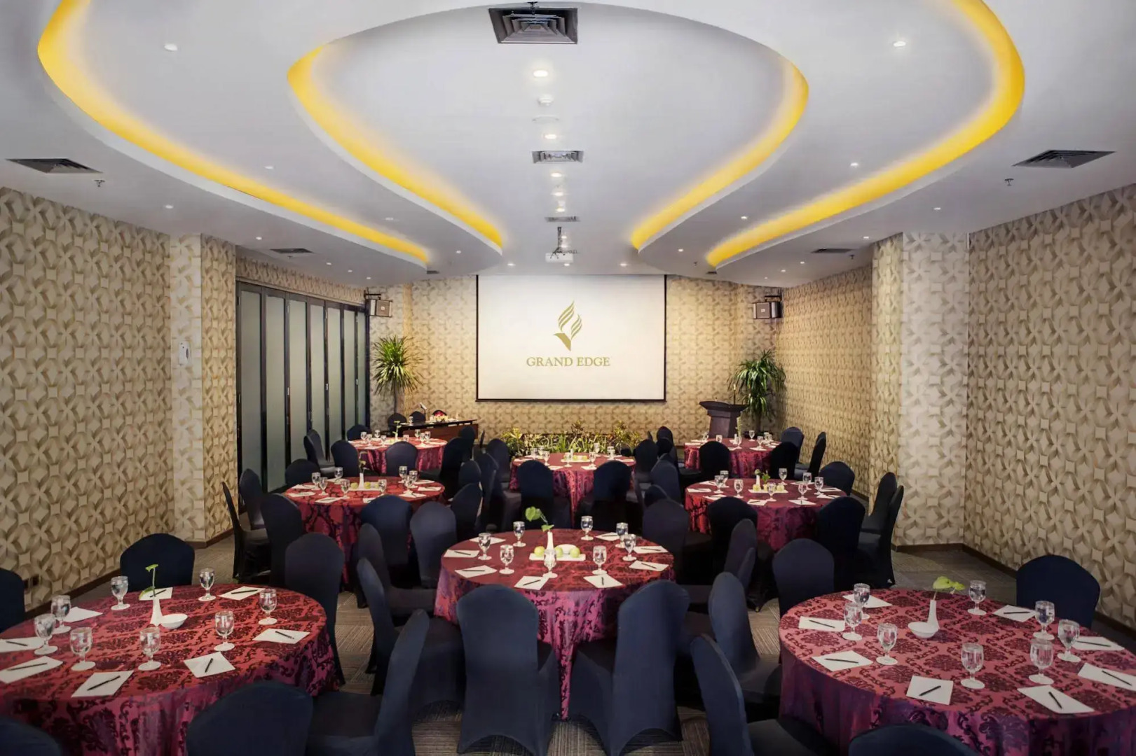 Grand Edge Hotel Semarang