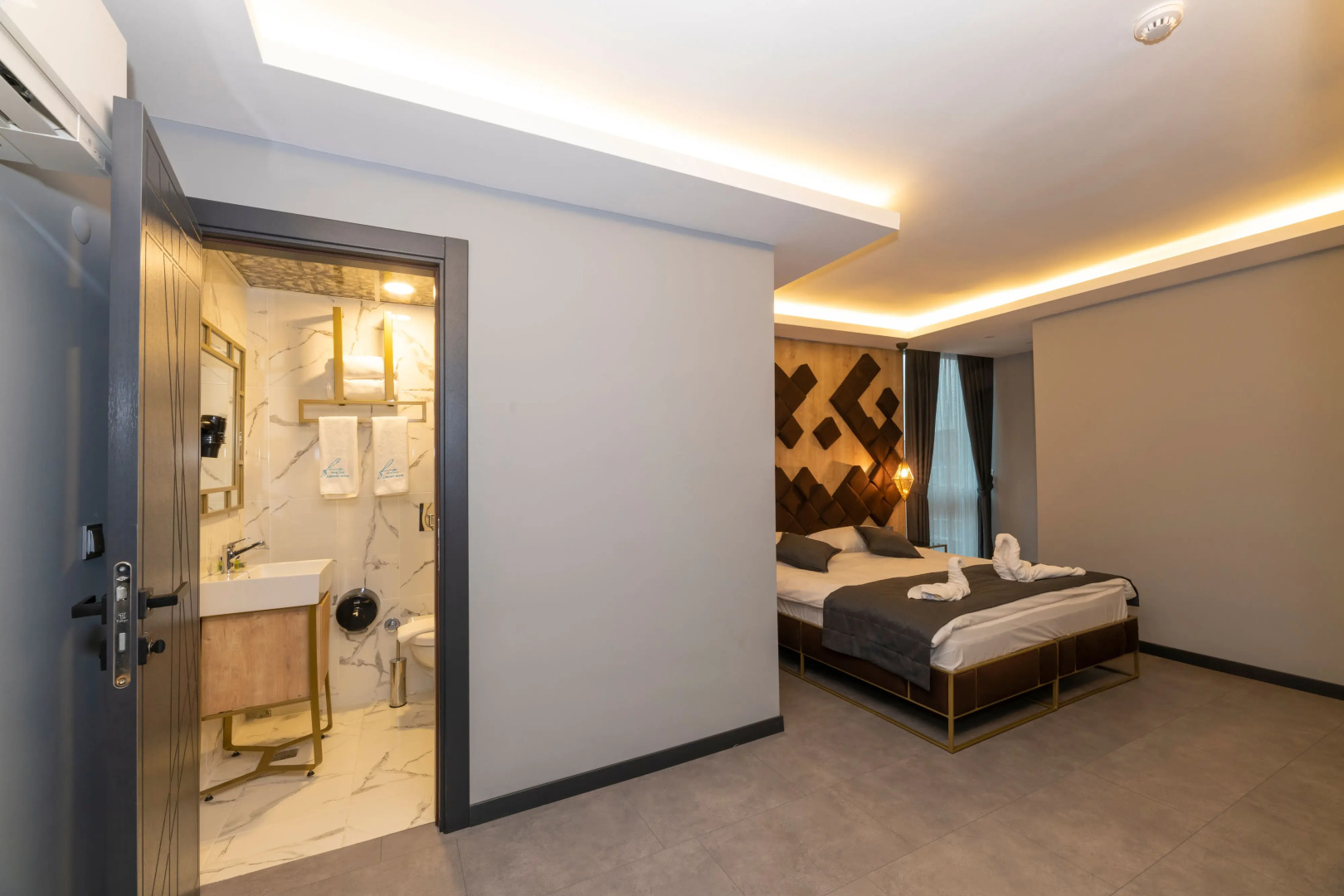 Fly And Stay Airport Hotel