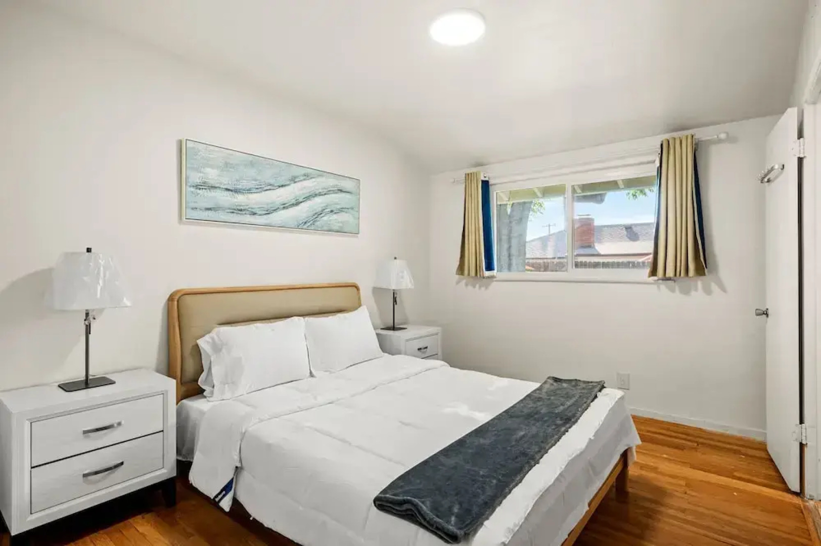 Perfect Family Home With Fireplace Spacious Yard