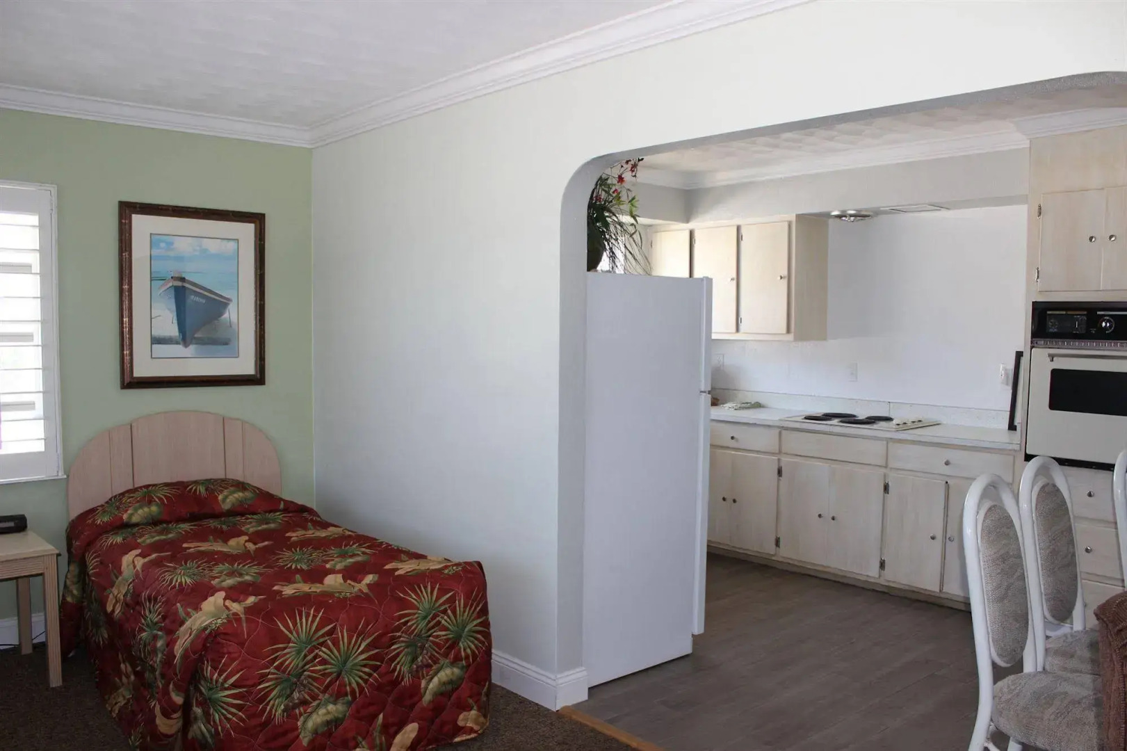 Shoreline Suites & Cabana Cottages