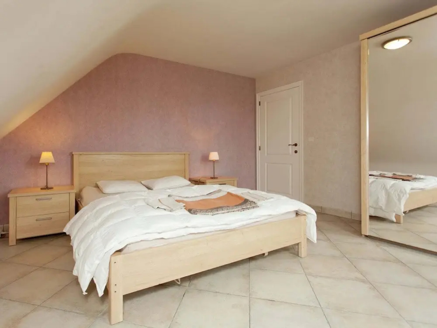 Peer Villa With Garden