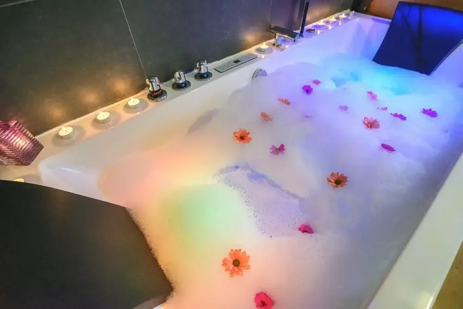 Rural House With Jacuzzi and Fireplace in the Room for 2 People