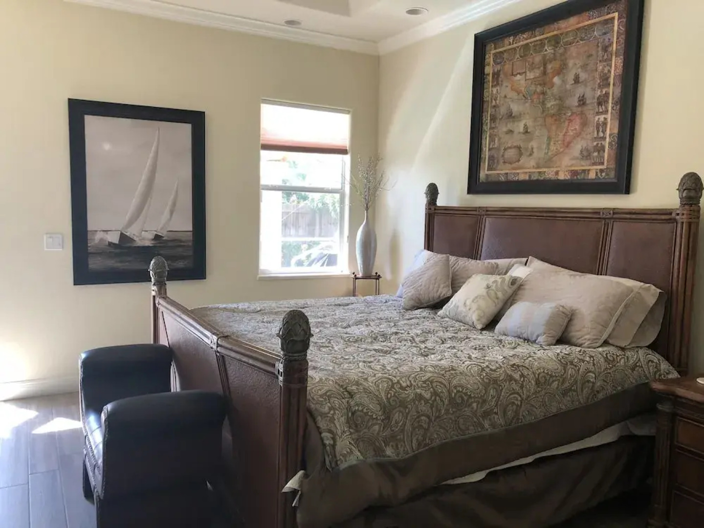 Naples vacation Rental, private pool, close to Vanderbilt Beach and De