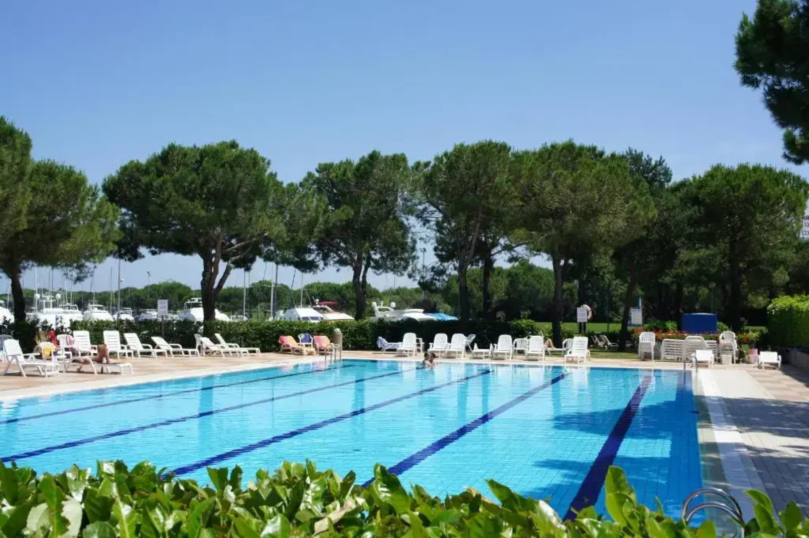 Signora Ruth - Aprilia Residence