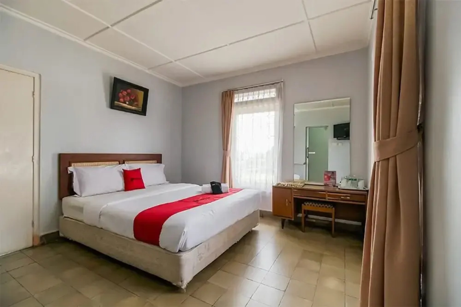 RedDoorz near Ngarai Sianok Bukittinggi