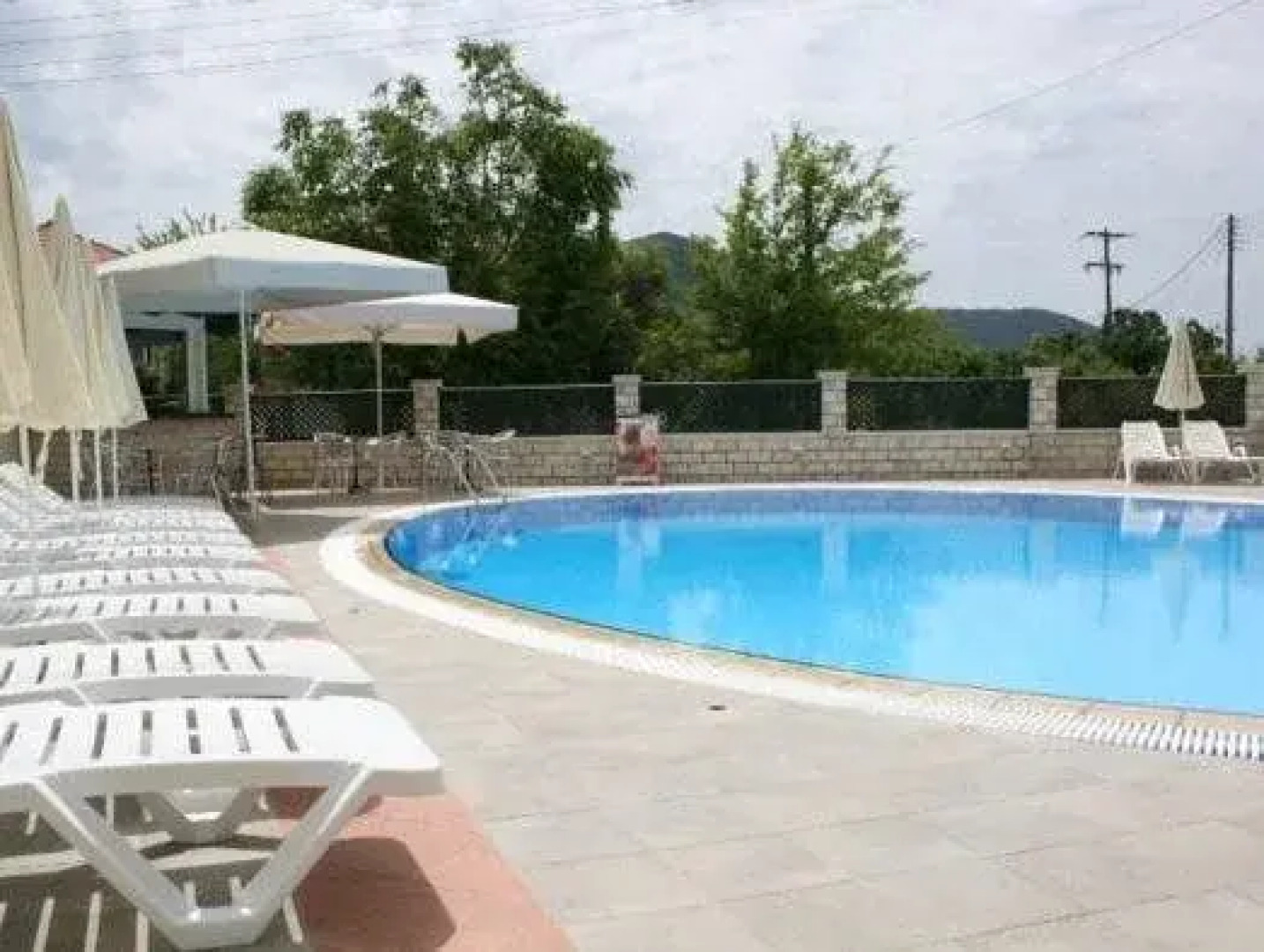 Konstantinos Hotel & Apartments