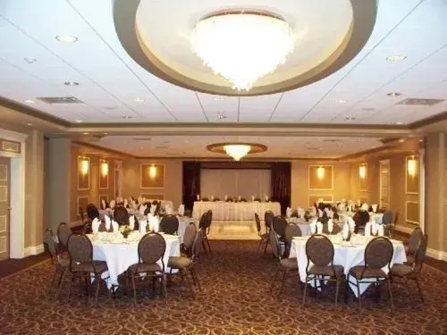 Festival Courtyard Inn