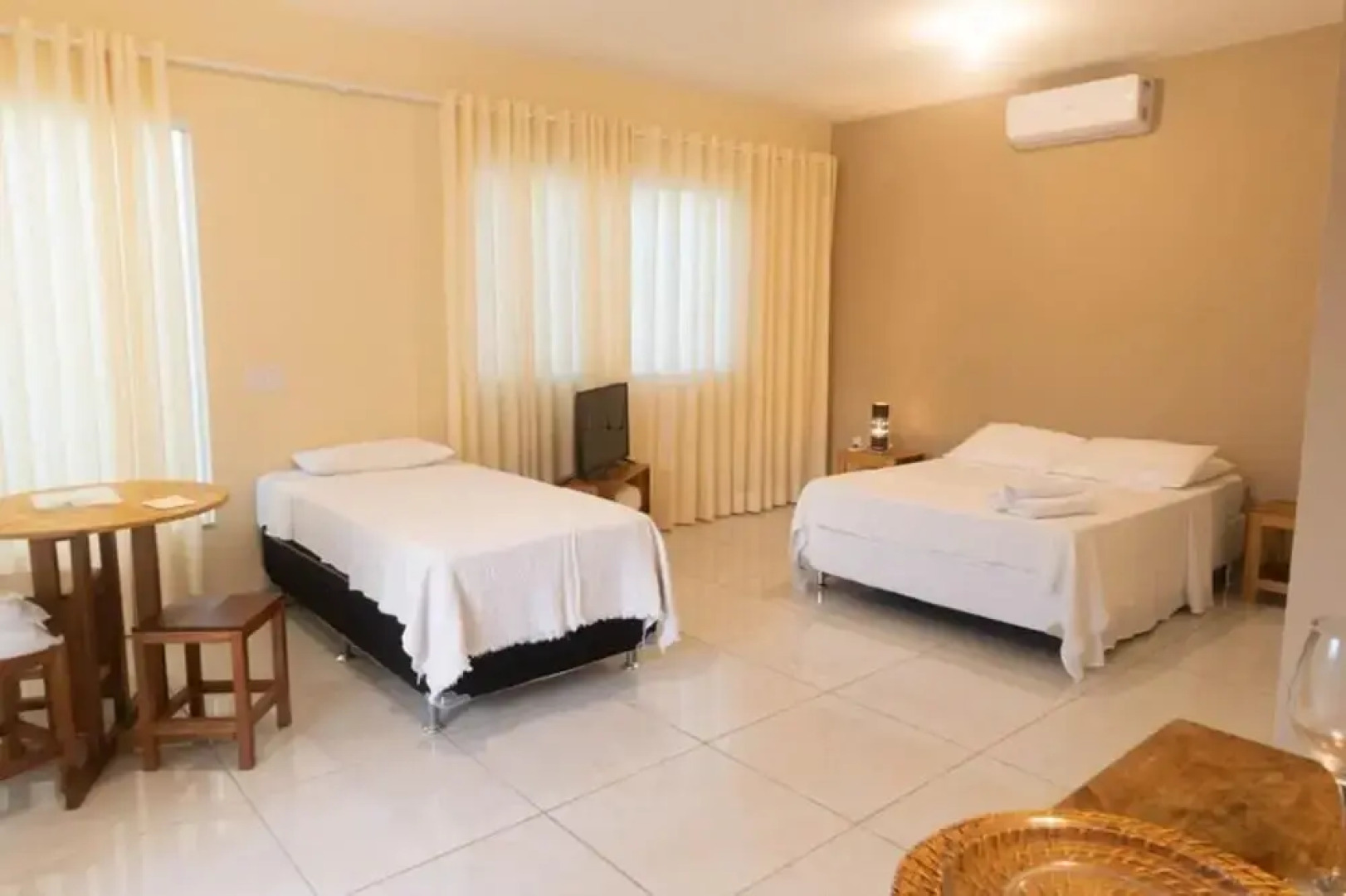 Chal Aconchegante com Vista Jardim em Vila - 03