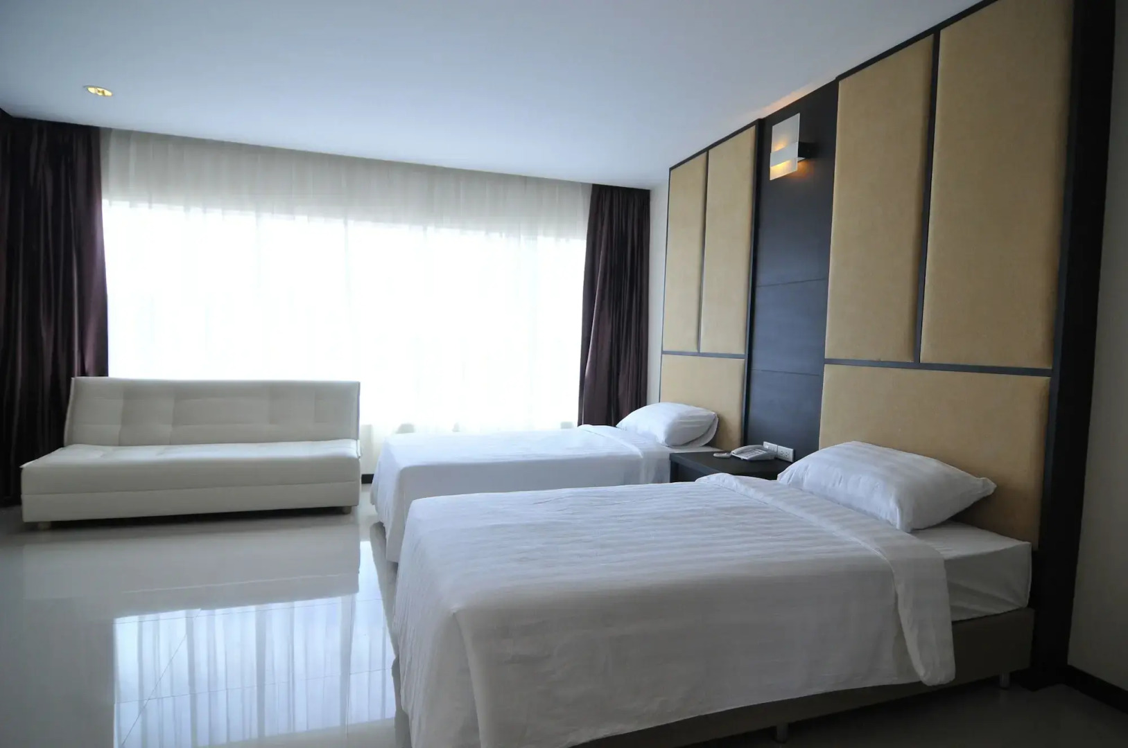 White Inn Nongkhai Hotel