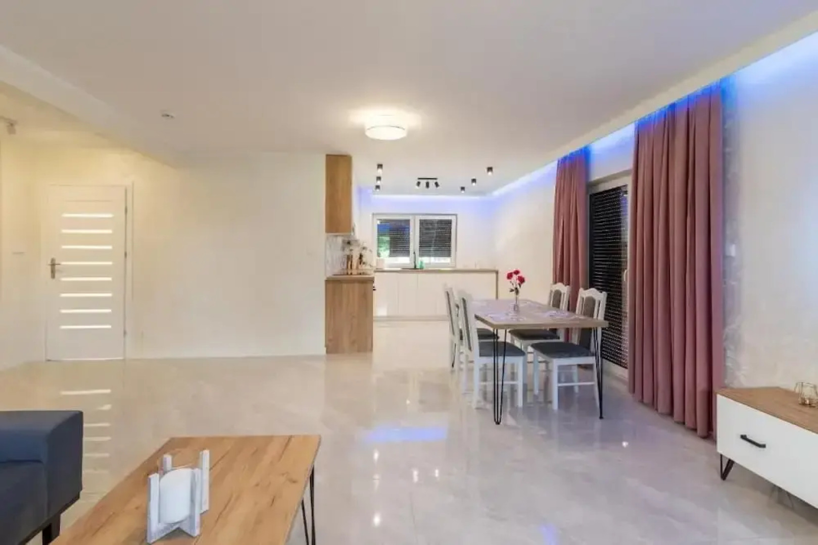 Apartamenty Max House