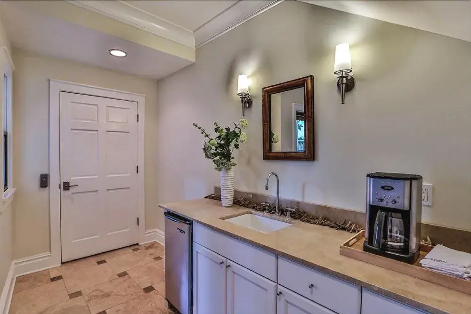 SIMMONS TOWNHOUSE 4 Bedroom Holiday Home by Five Star Properties