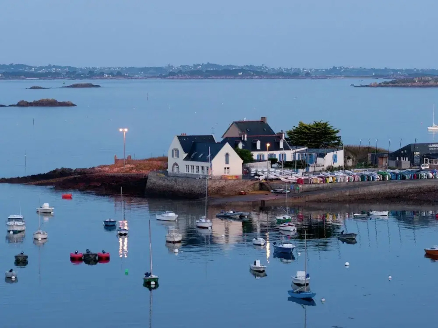 Authentic 17th Century Home With Vast Garden, 4km From the Beach