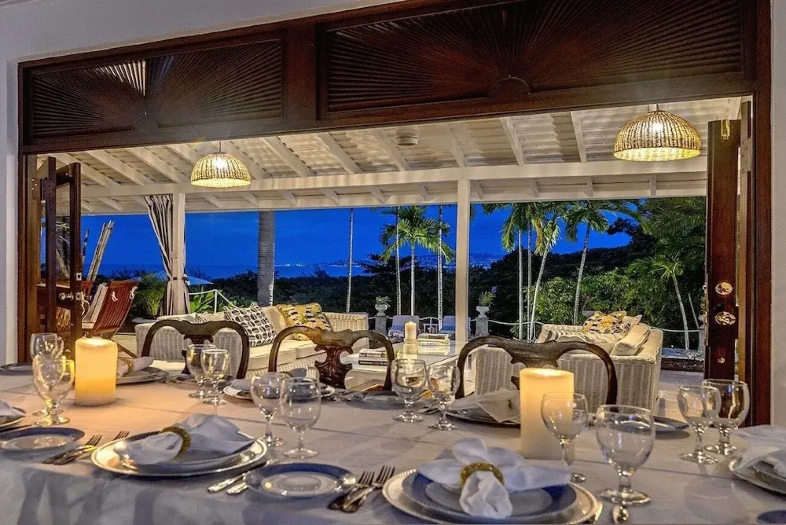 Staffed Round Hill Membership Van/driver 5 Bedroom Villa