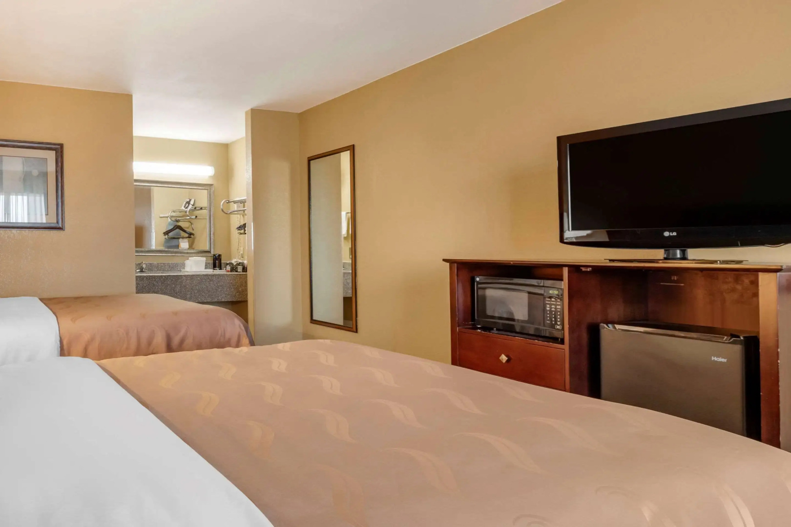 Quality Inn Russellville I-40