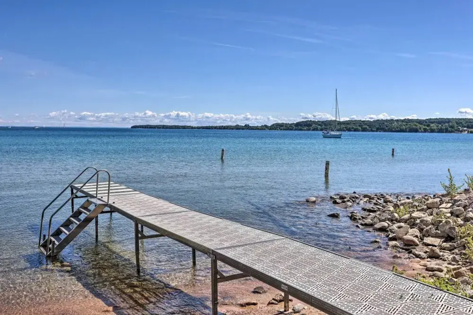 Suttons Bay 'bayview Cottage' w/ Deck & Gas Grill!