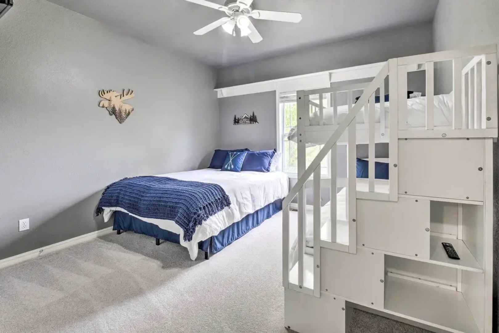 Bella Vista Home w/ Yard: Half Mile to Trails!