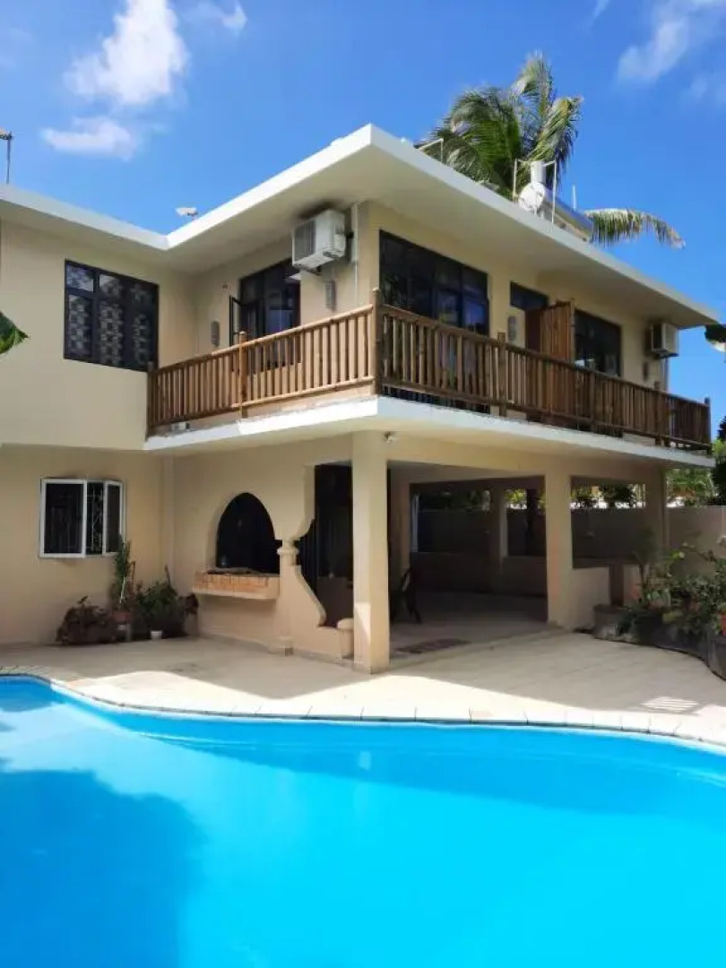 3 bedrooms villa at Blue Bay 500 m away from the beach with private pool enclosed garden and wifi
