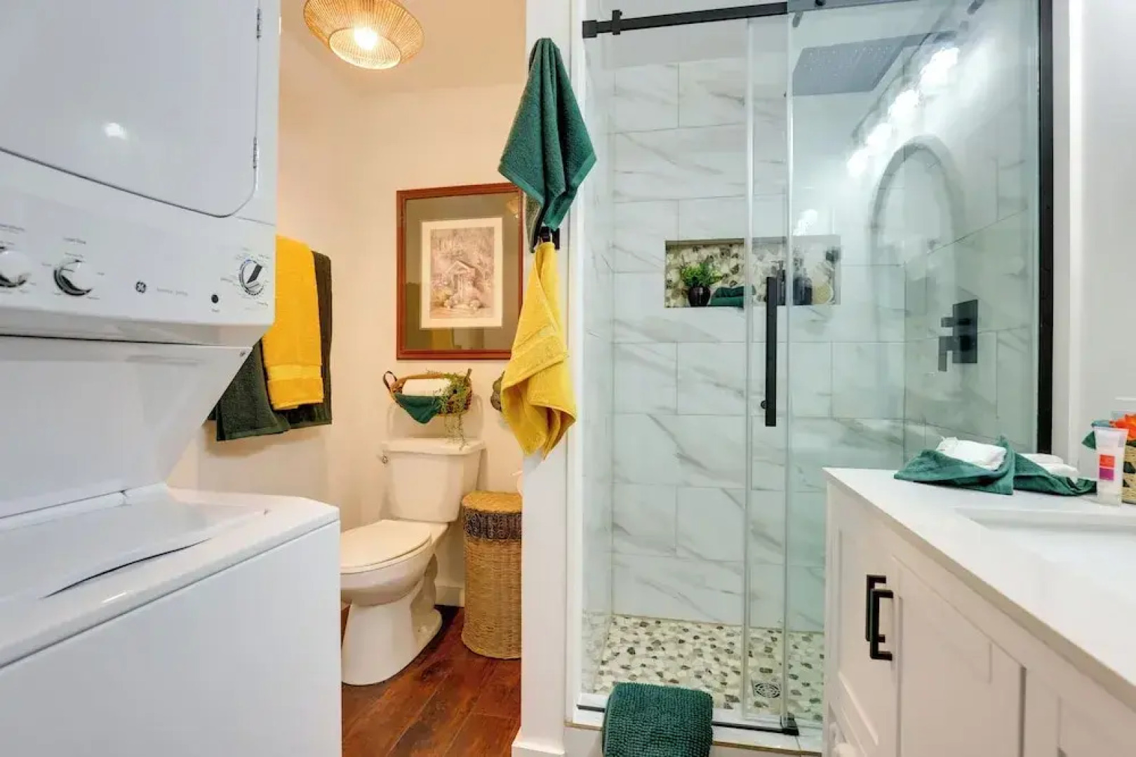 Walk to Eats: Mtn-view Hammondsport Hideaway!