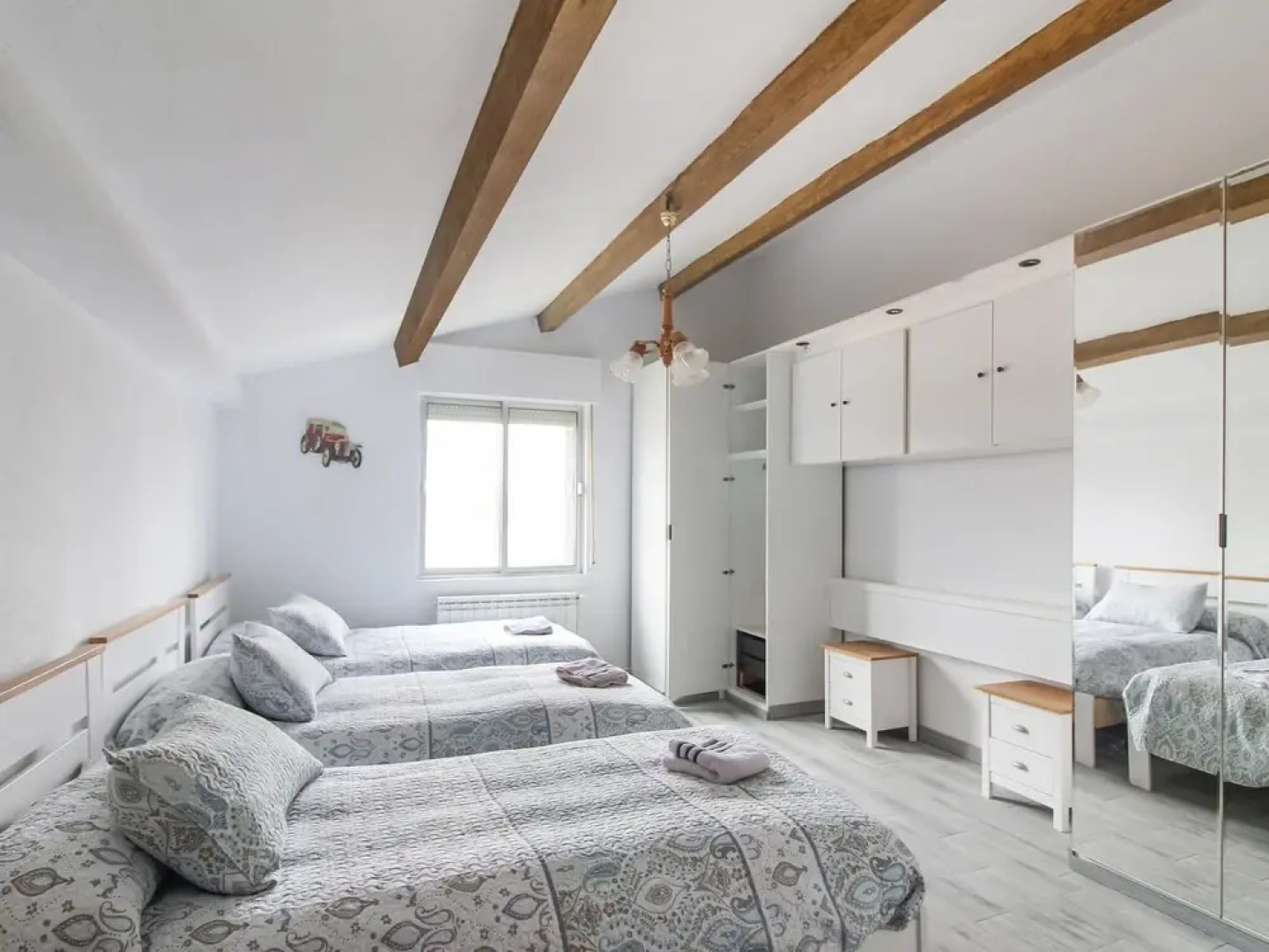 Lavish Villa in Villamuriel de Cerrato with Swimming Pool