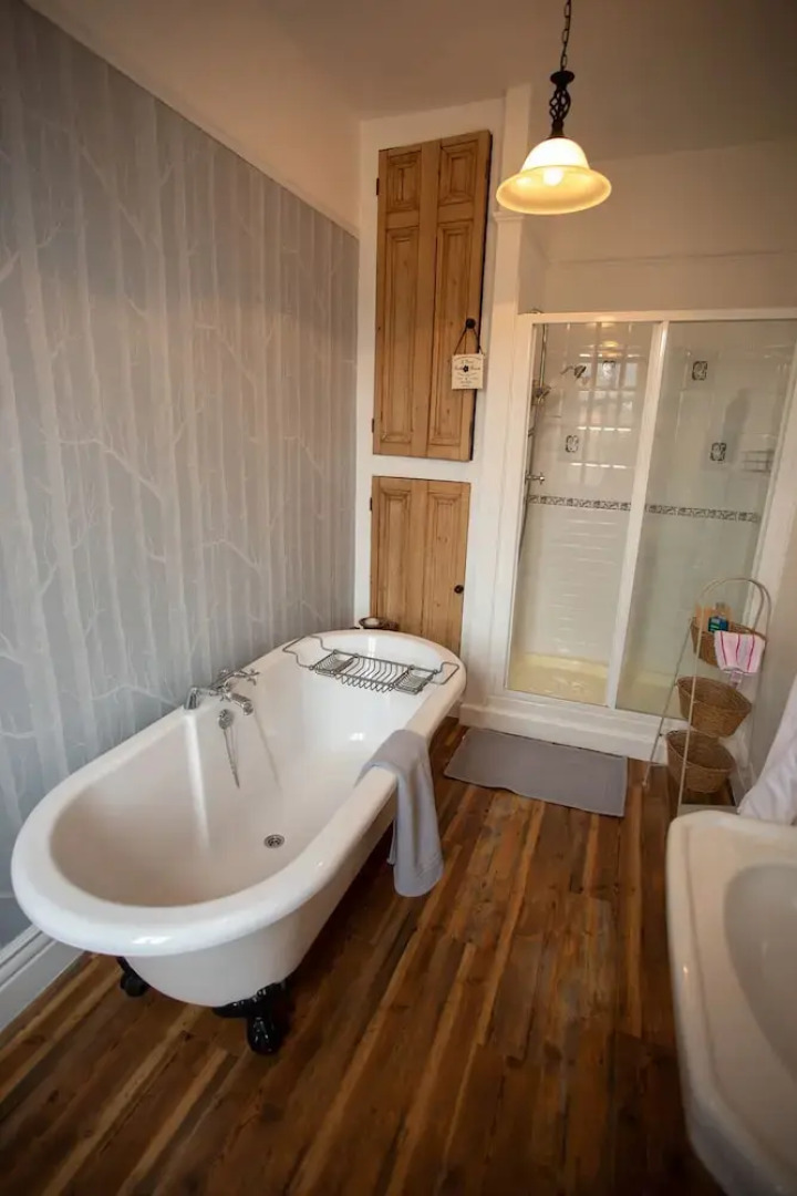 Treherne House & The Malvern Retreat